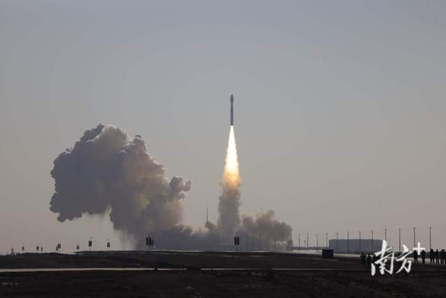 中山大学学生自主研发“逸仙-A星”在酒泉卫星发射中心发射。